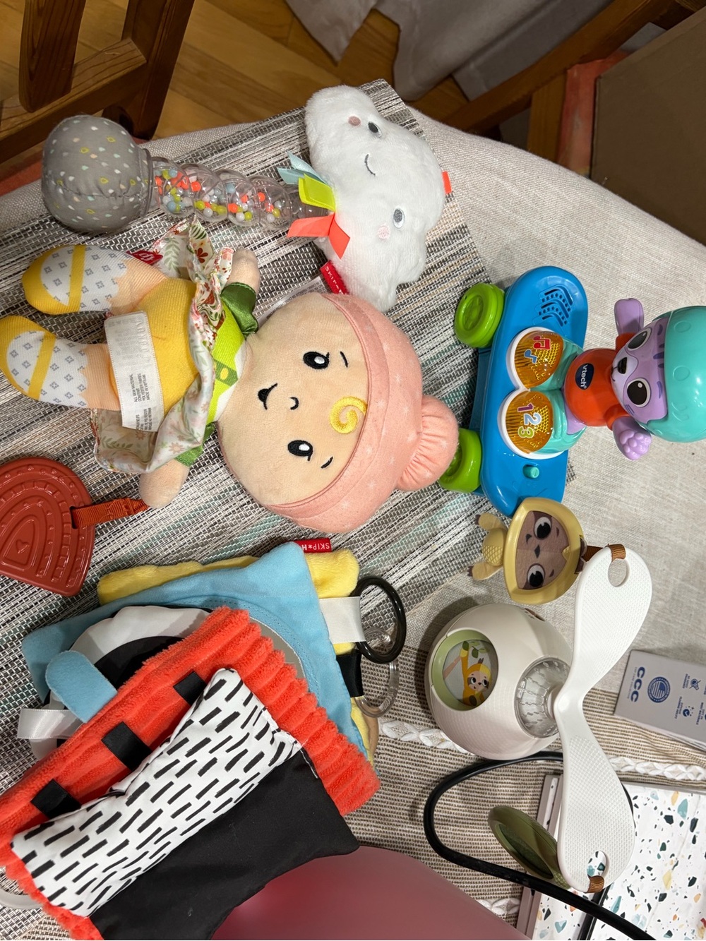 5 Assorted baby toys 0-12m+ new without packaging